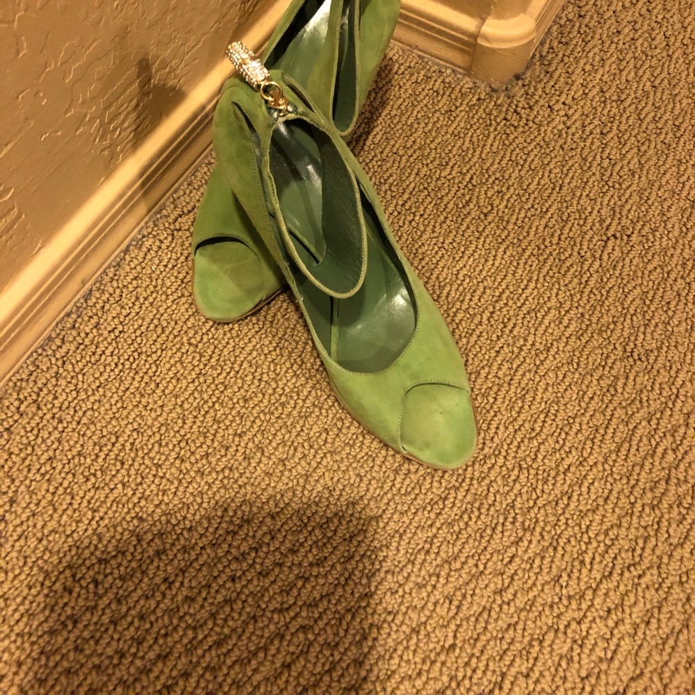 Beautiful Gucci Green Open Toe Sandals